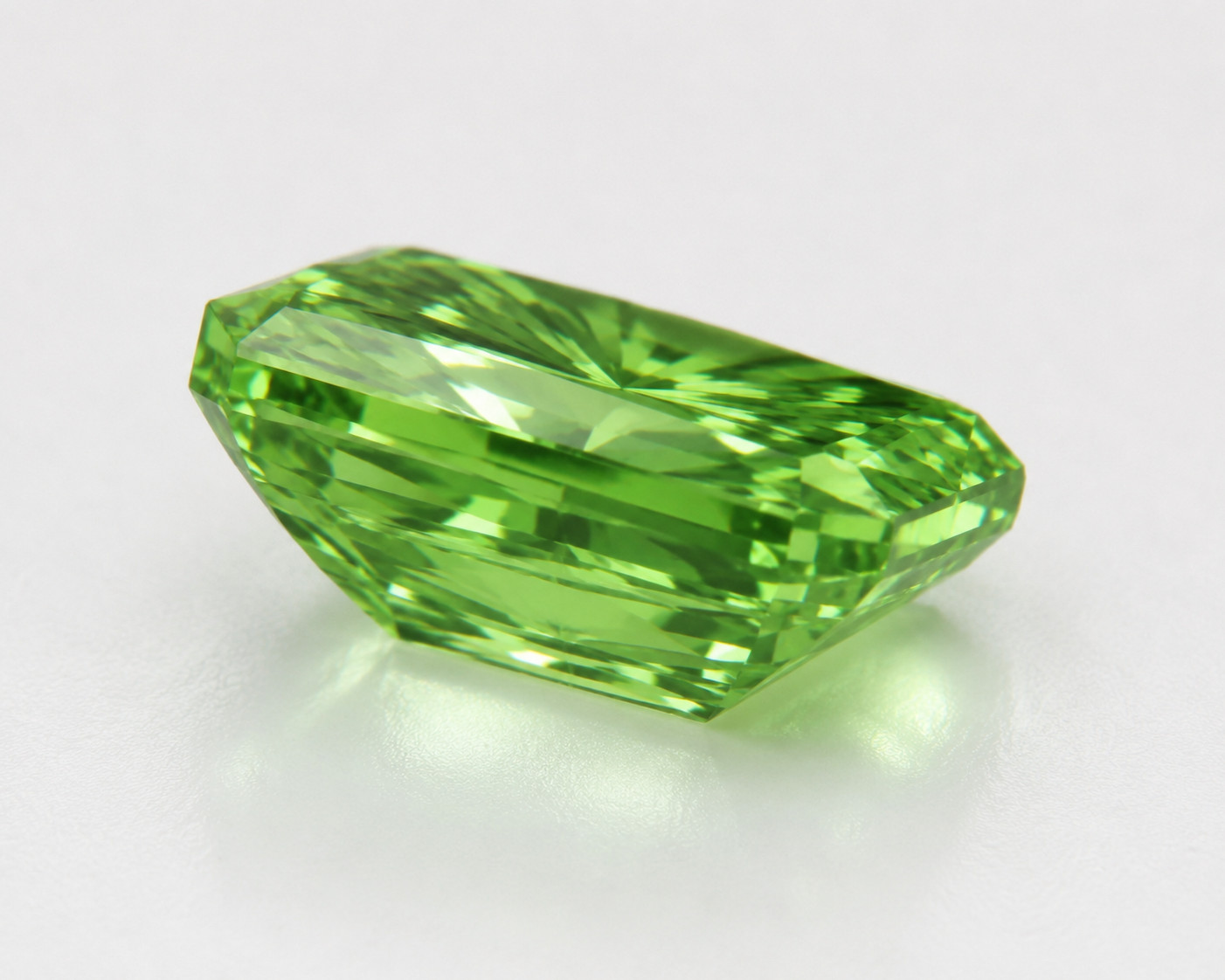 1 Carat Green Color radiant Cut VVS1 Diamond 5X7MM Gemstone Premium Quality 1 pc