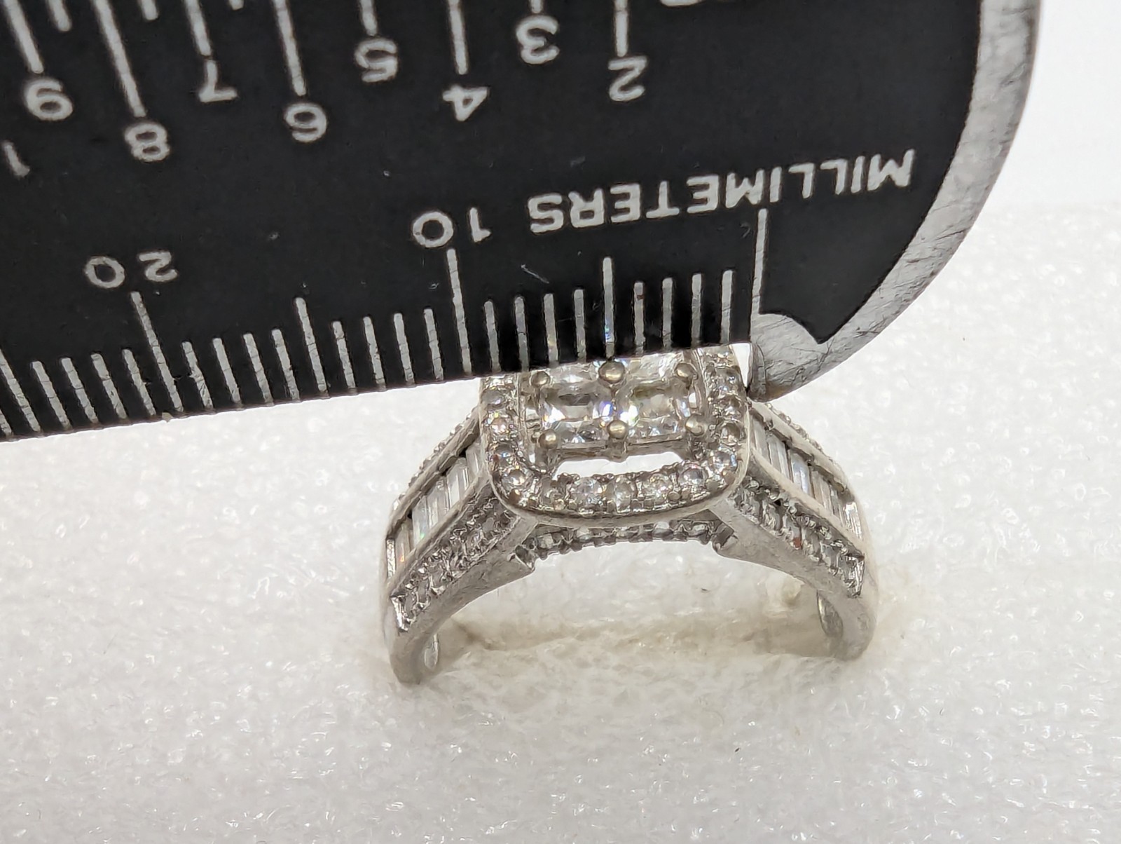 Fuzion Creations Sterling Silver 925 Lab Grown White Sapphire Ring Size 6.75