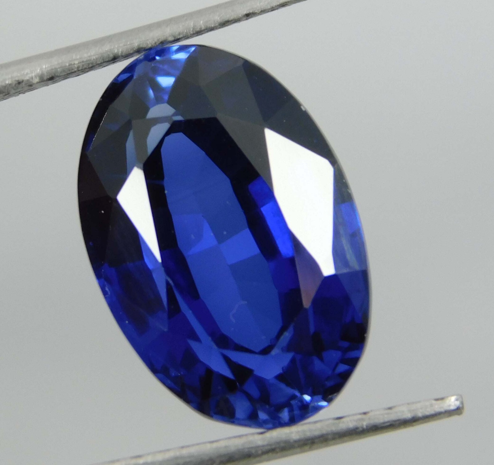Certified 7.85 Ct Natural Kashmiri Blue Sapphire Oval Cut Loose Gemstone