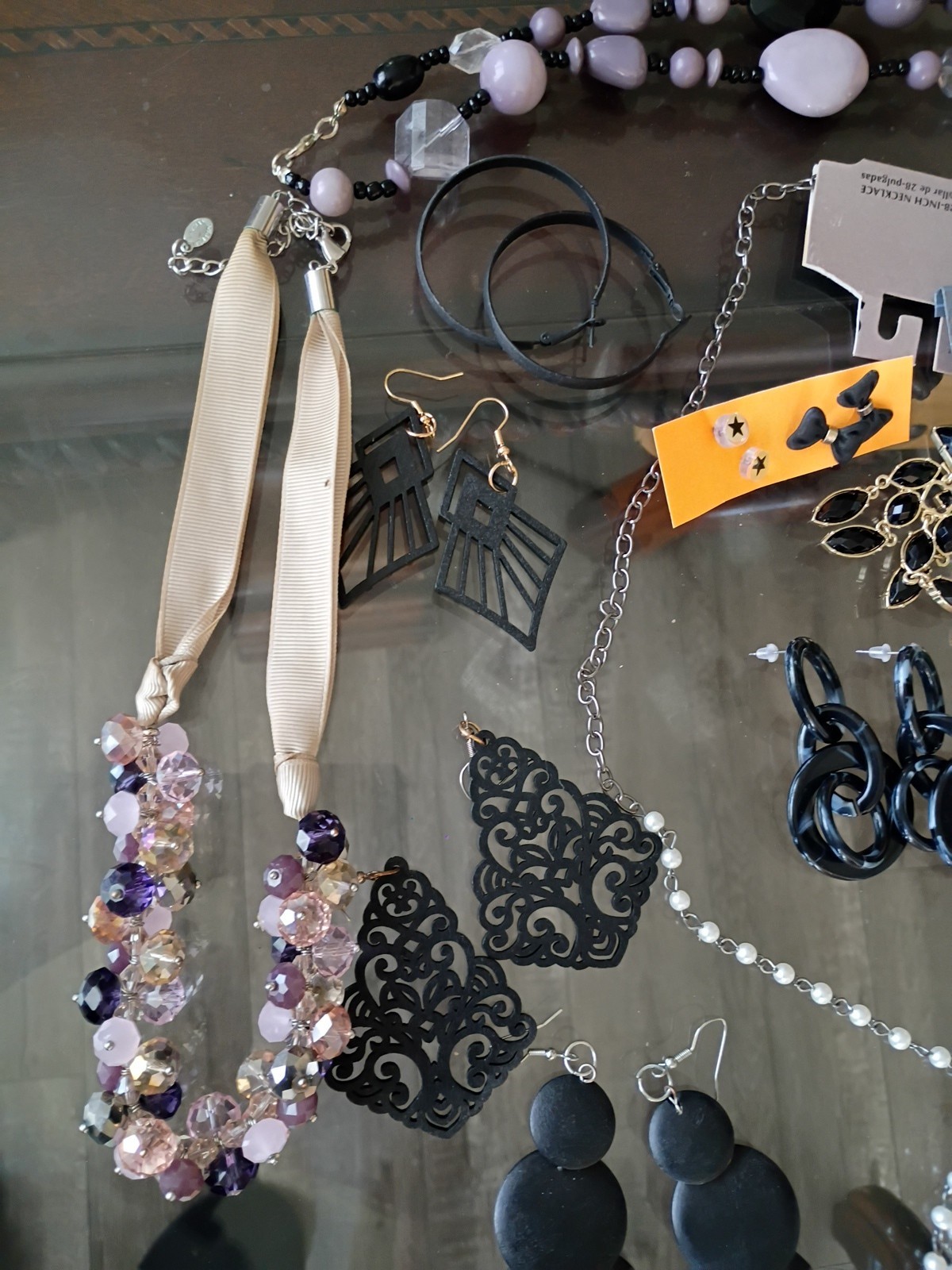 Costume Jewelry: Lot Of Black Necklaces And Earrings