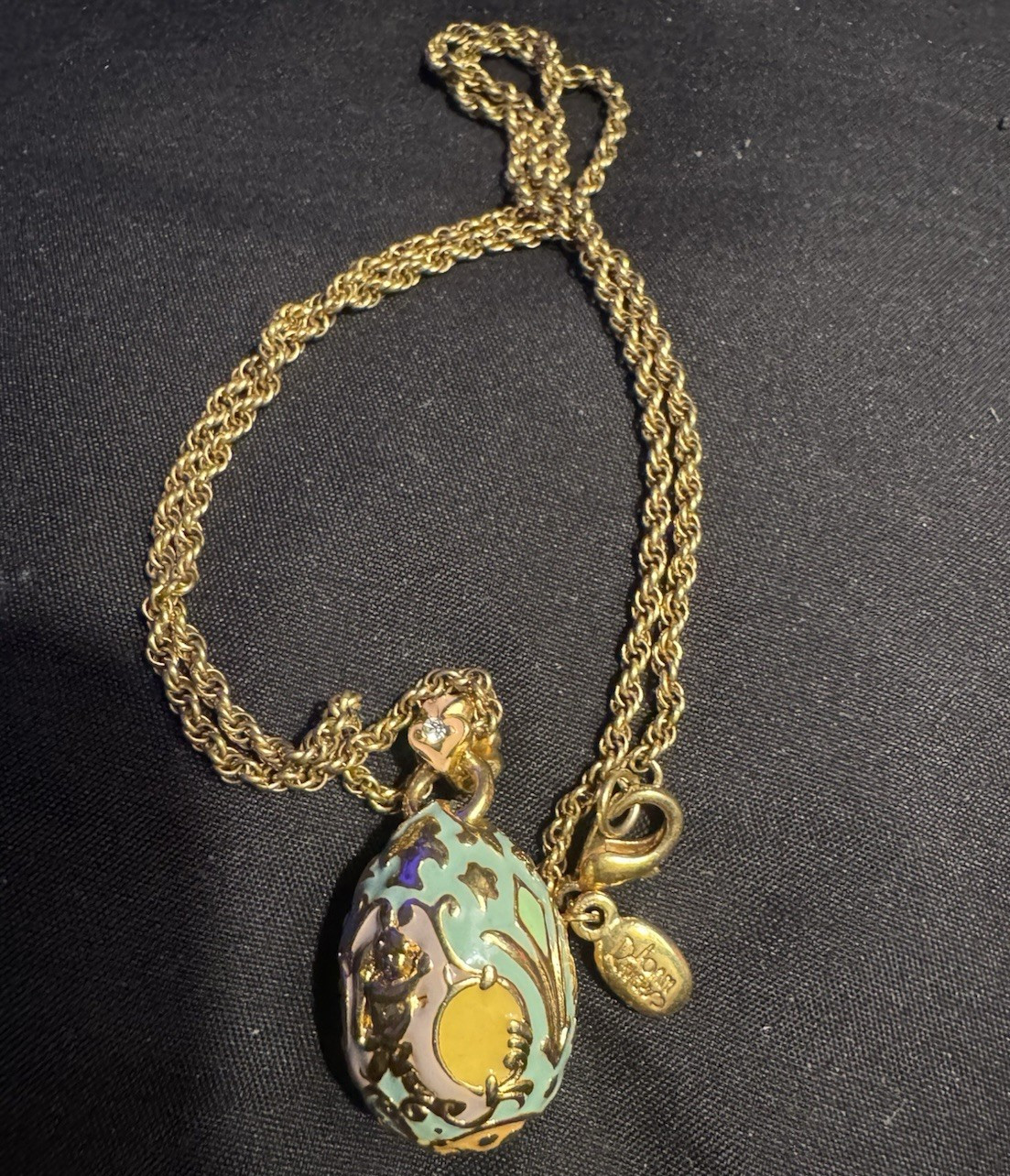 Vintage Joan Rivers Gold Tone Rope Chain Necklace egg Charm Pendant