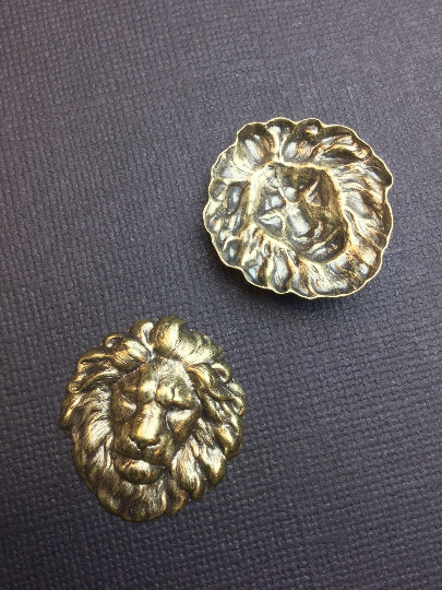 45053 – 2 Pc Medium Lion Head Finding Stamping Brass Ox