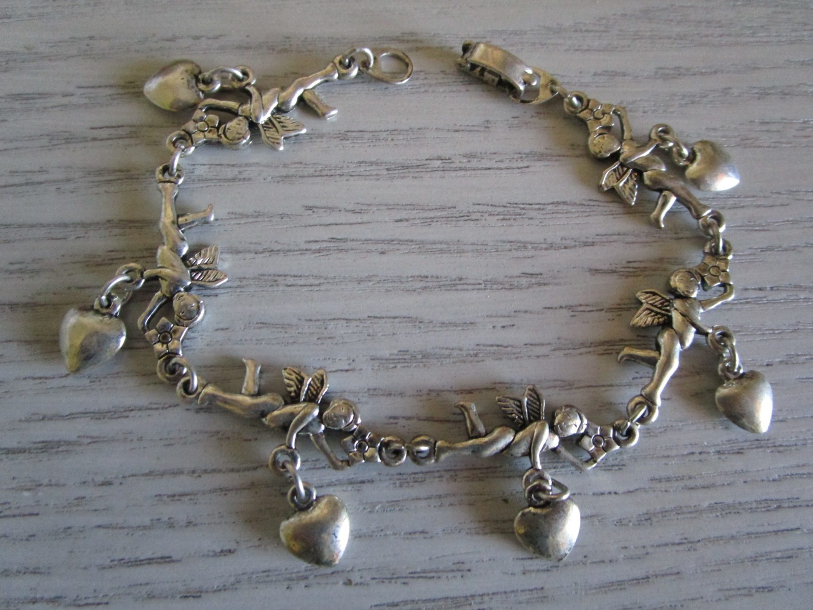 VINTAGE FLYING FAIRY WITH HEARTS 7″ BRACELET SIGNED SJ