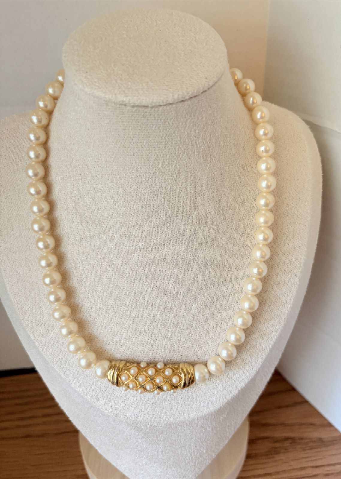 Vintage Richelieu Faux Pearl Necklace Ornate Center Goldtoned 15″