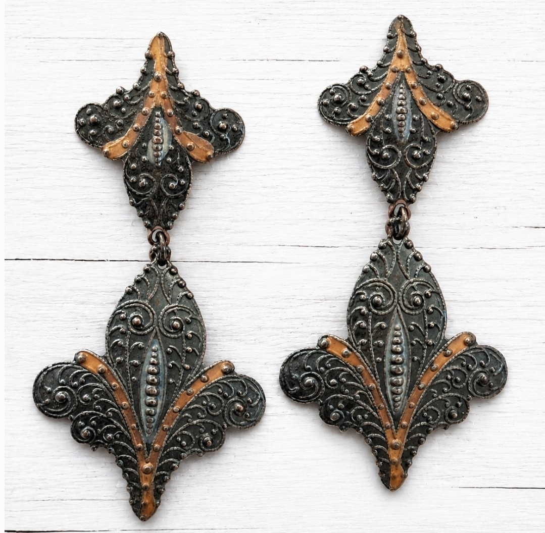 Vintage Large Fleur-de-Lis Earrings in bronze tone Stamped Metal Lightweight