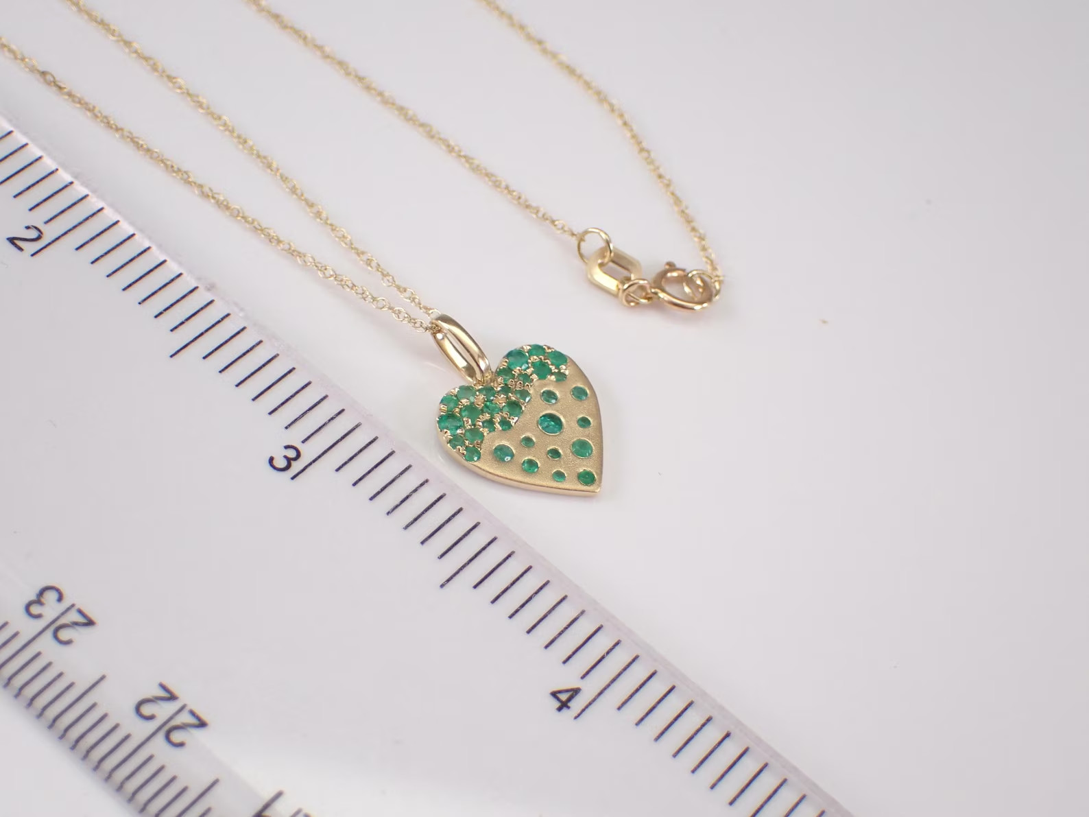 0.60Ct Round Cut Lab Created Green Emerald Heart Pendent 14k Yellow Gold Plated.