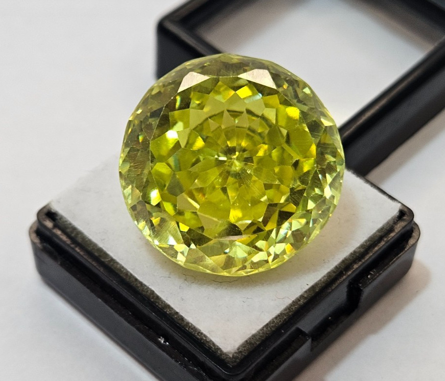 Cambodia Round Cut Green Zircon CERTIFIED 68+ Ct Loose Gemstone For Pendant