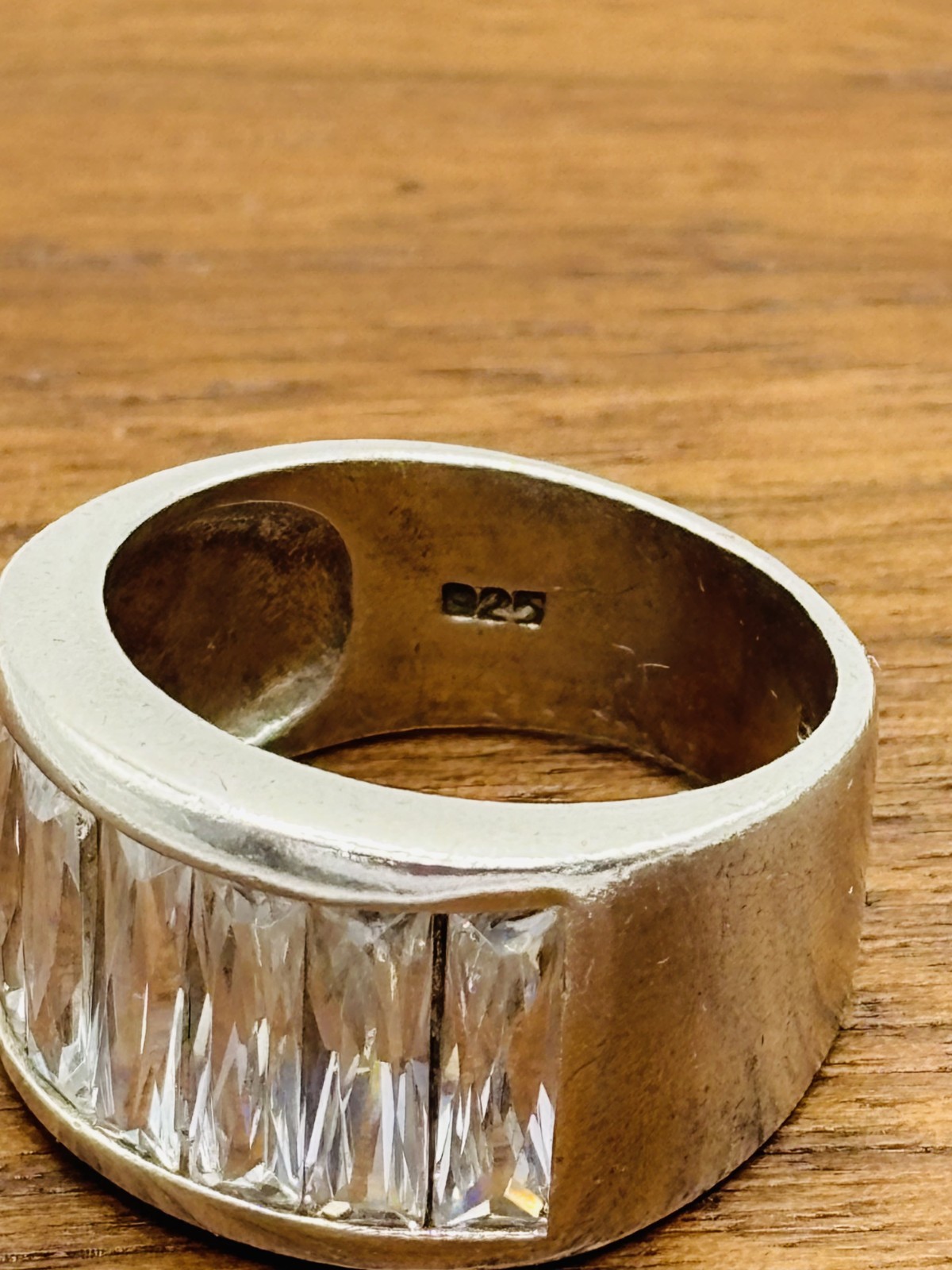 925 silver ring 8.8grams cz stones size 8
