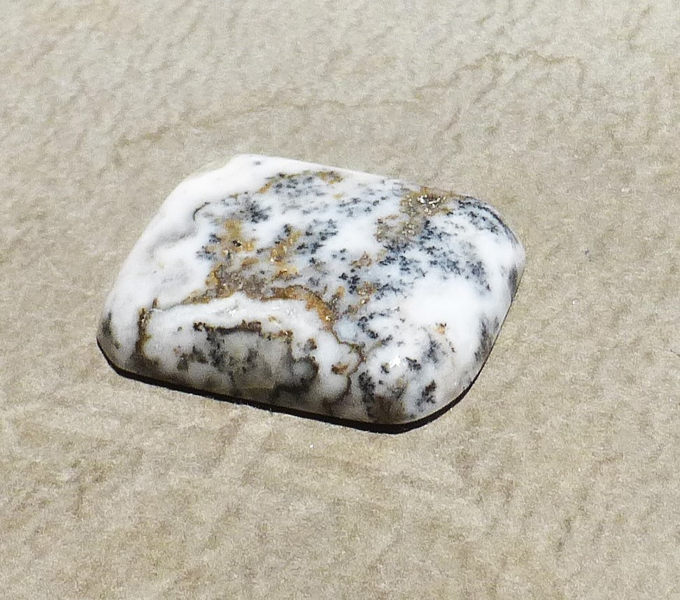 NATURAL manganese dendrites in calcite cabochon from California (45.50 cts.)