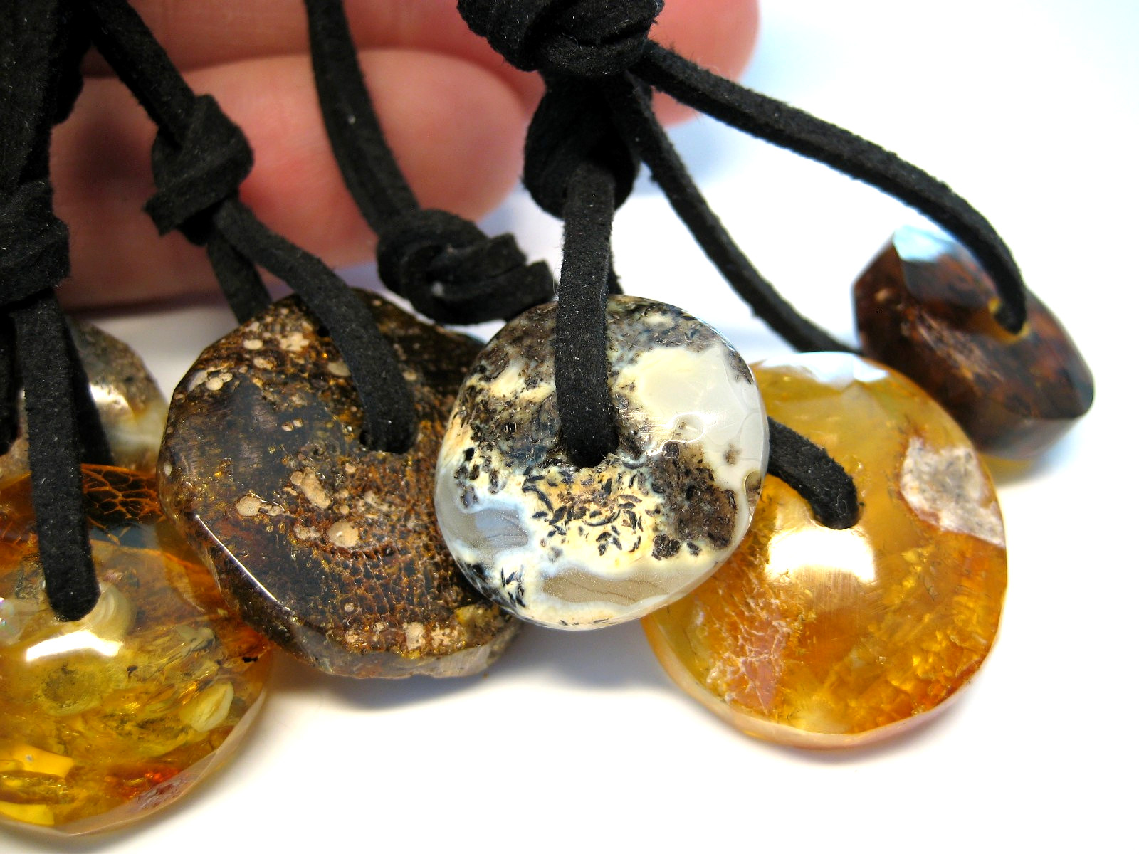10 items – Genuine Amber Baltic Amber Necklace/Pendant/Amulet !!!