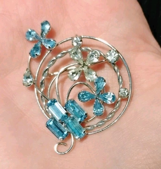 Vintage STAR ART Sterling Silver Twist Blue & White Crystal Flower Pin Pendant