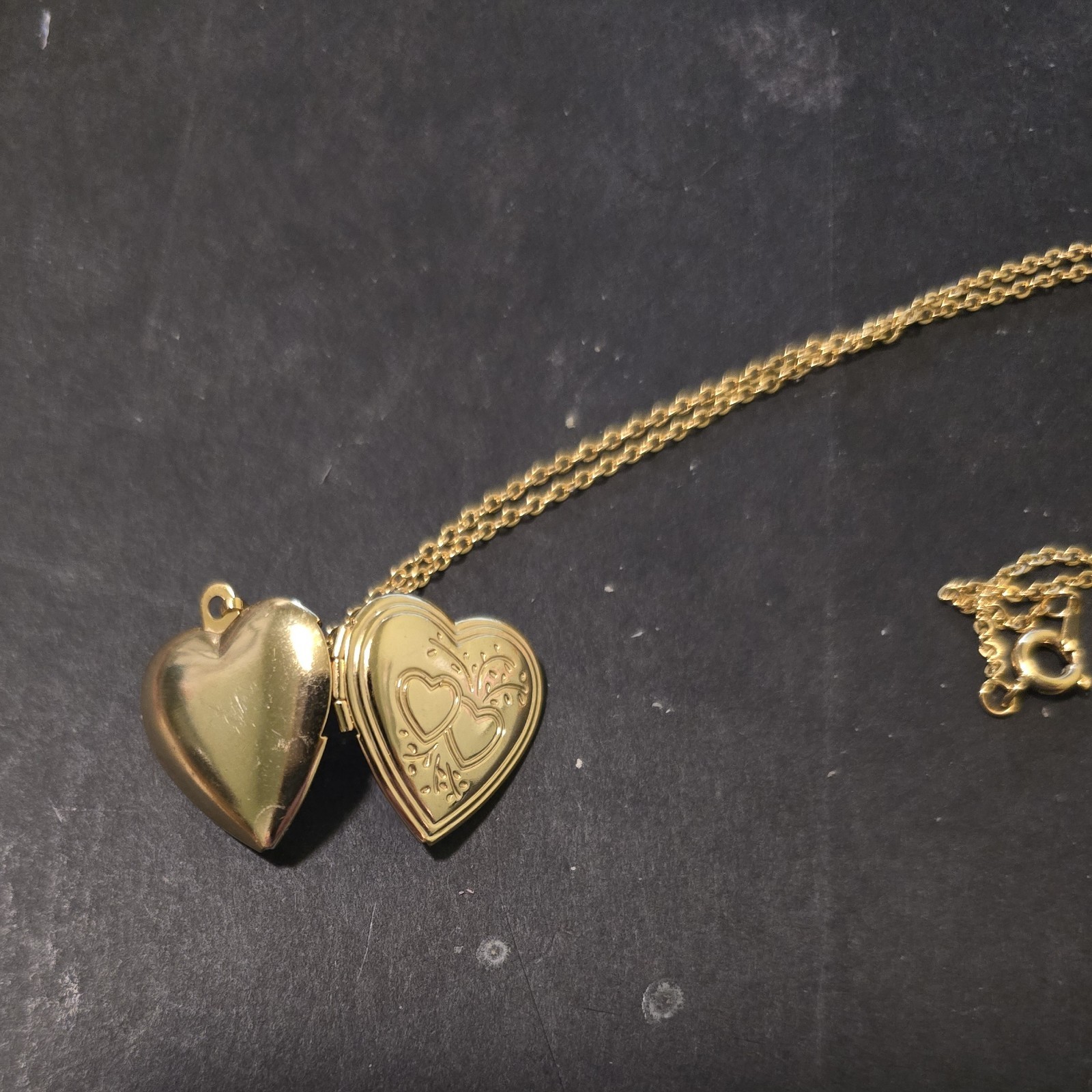 Heart Shaped Locket Necklace w/engraved Dual Hearts. Opens Up To Store Photos