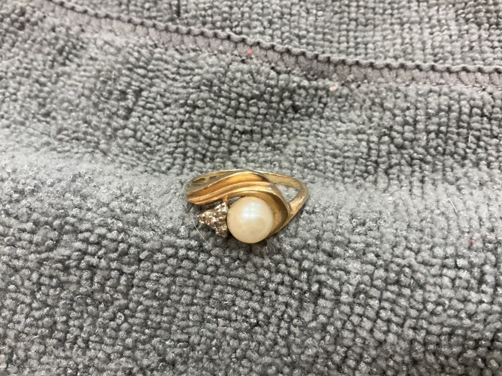 Vintage 14k Yellow Gold Cultured Pearl Diamond Bypass Cocktail Ring 1970’s- 80’s