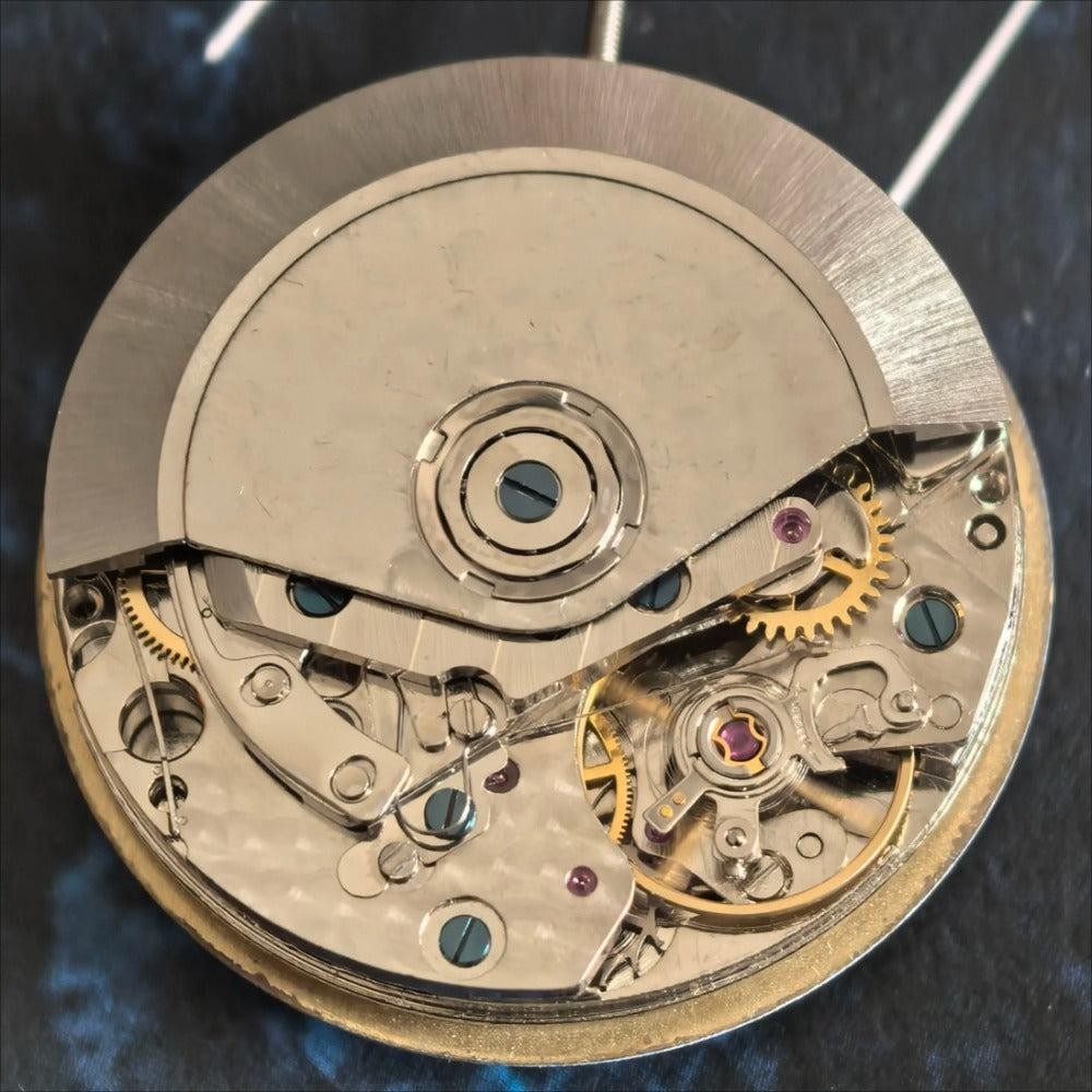 China Made Dandong 7750 Mechanical Movement Double Calendar Small Second At 9