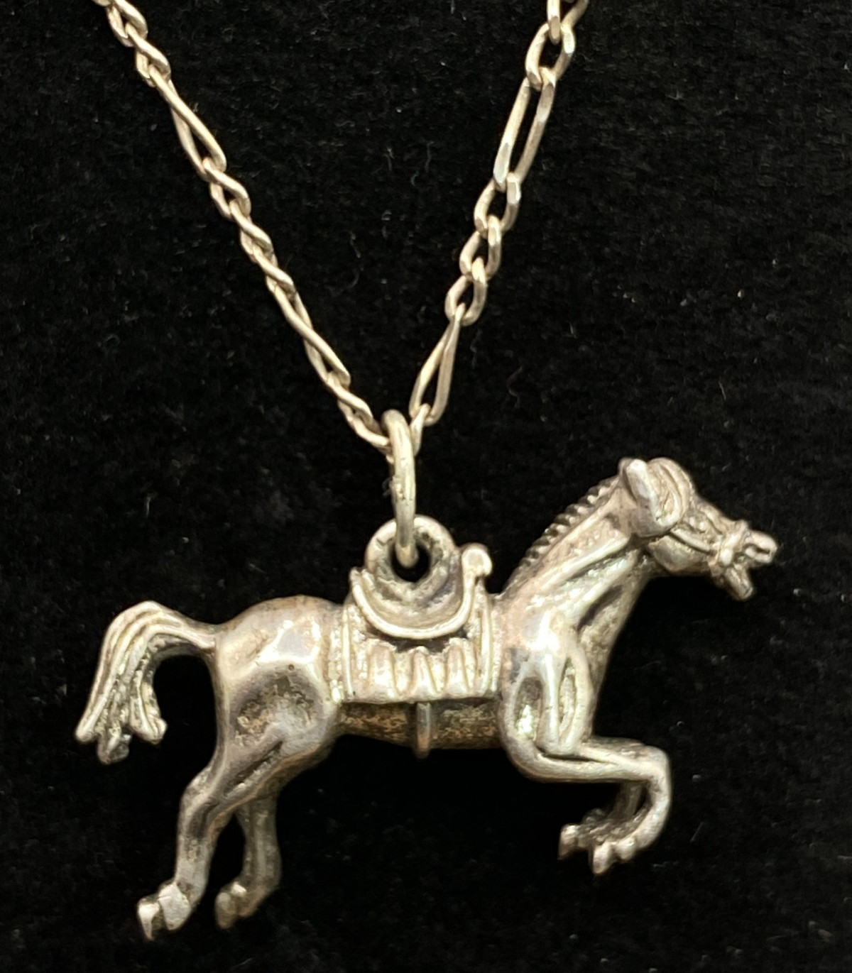 VTG solid sterling 3D running HORSE pendant, 18″ figaro chain necklace – 9.82g