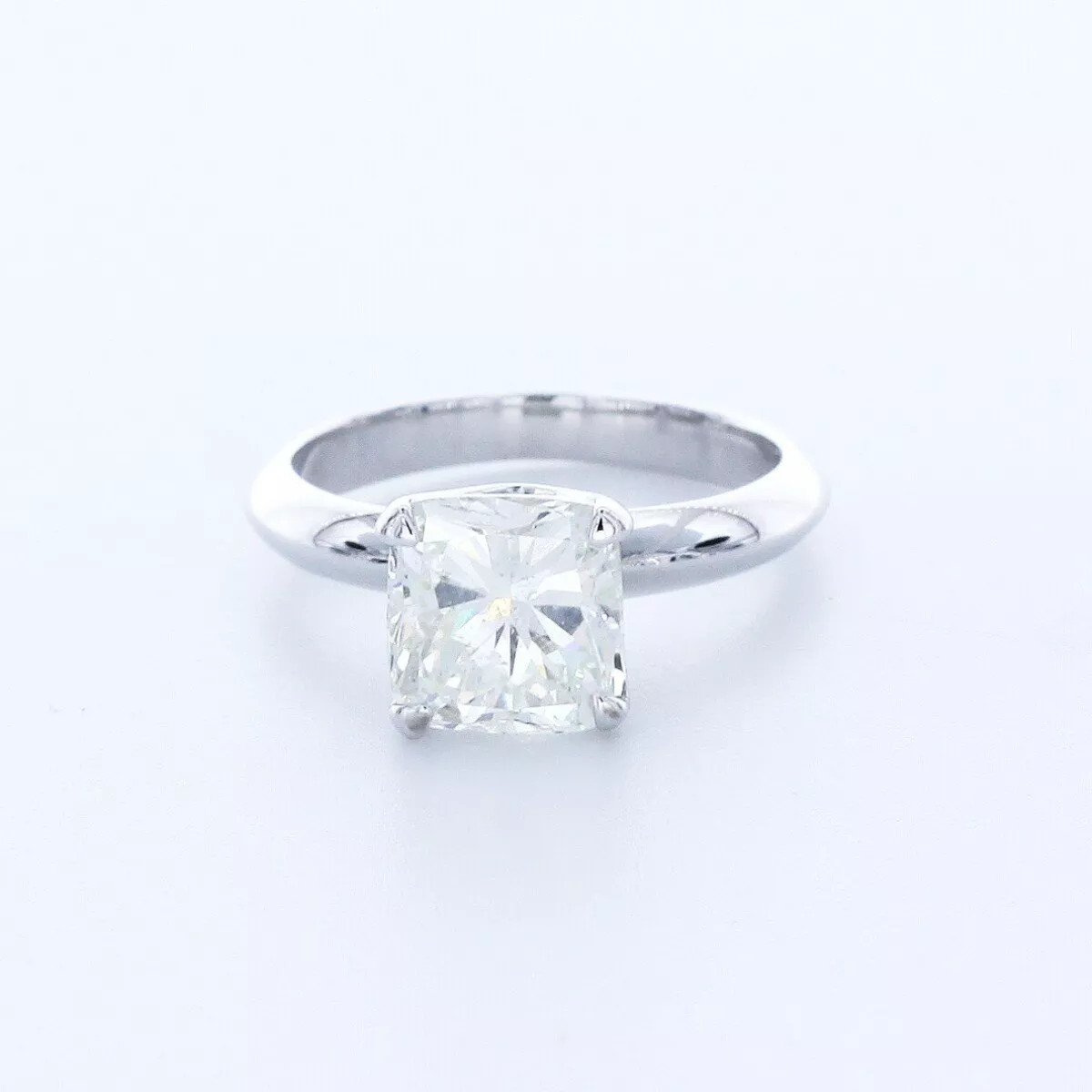 Solitaire Engagement Ring 18K Gold 2.23 Carat Cushion Lab-Grown Diamond G SI1