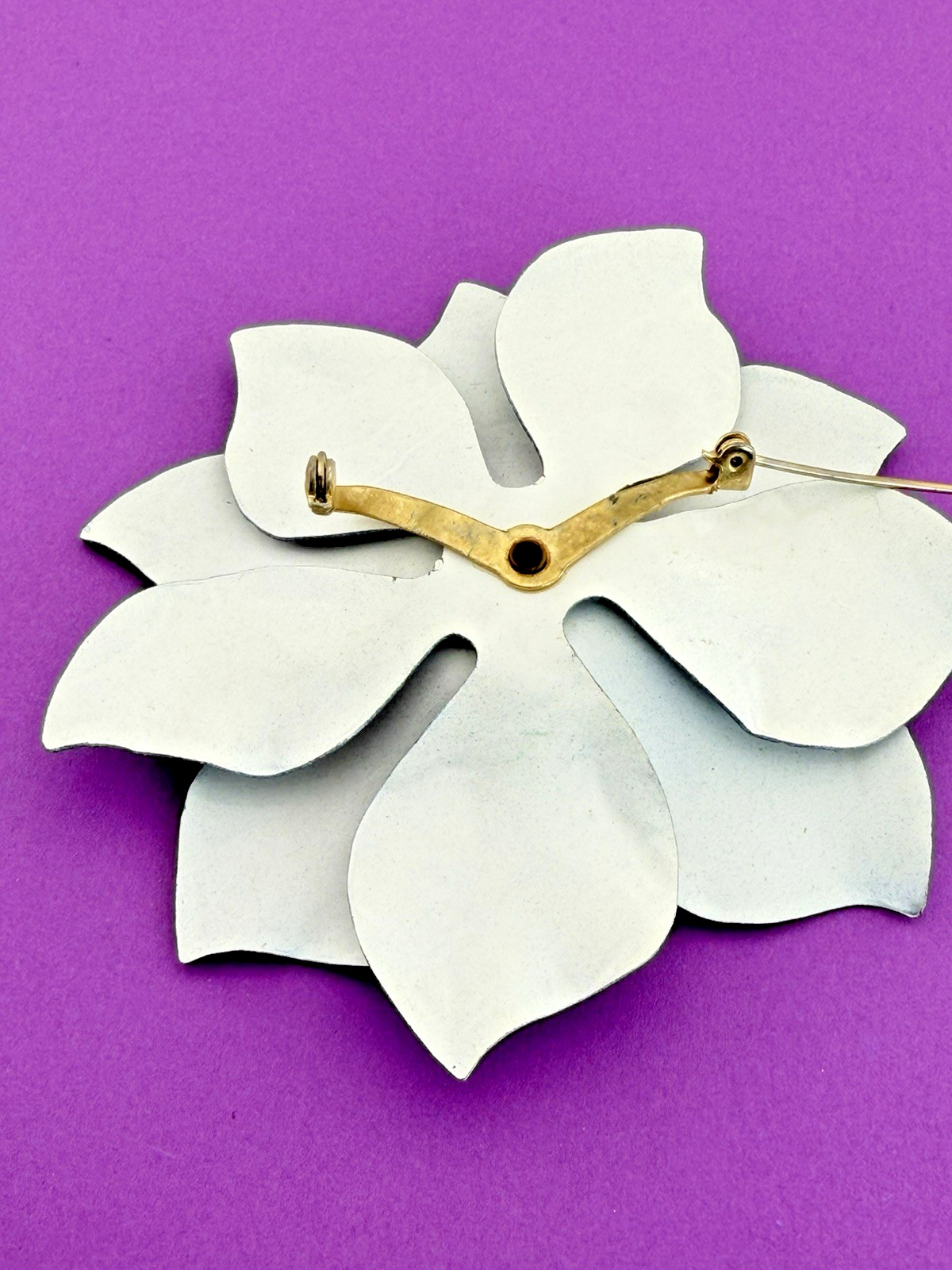Vintage Blue LARGE Enamel Flower Brooch Pin Mod Pop Art Alligator Look Metal