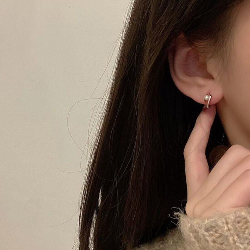 Woman 14K Gold Plated Pearl Huggie Hoop Earring Stud Ear Clip on