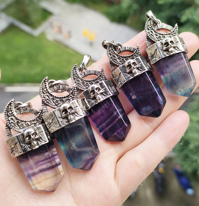 10pcs Natural Fluorite Gems Moon Skull Pendants Magic Reiki Healing Amulet