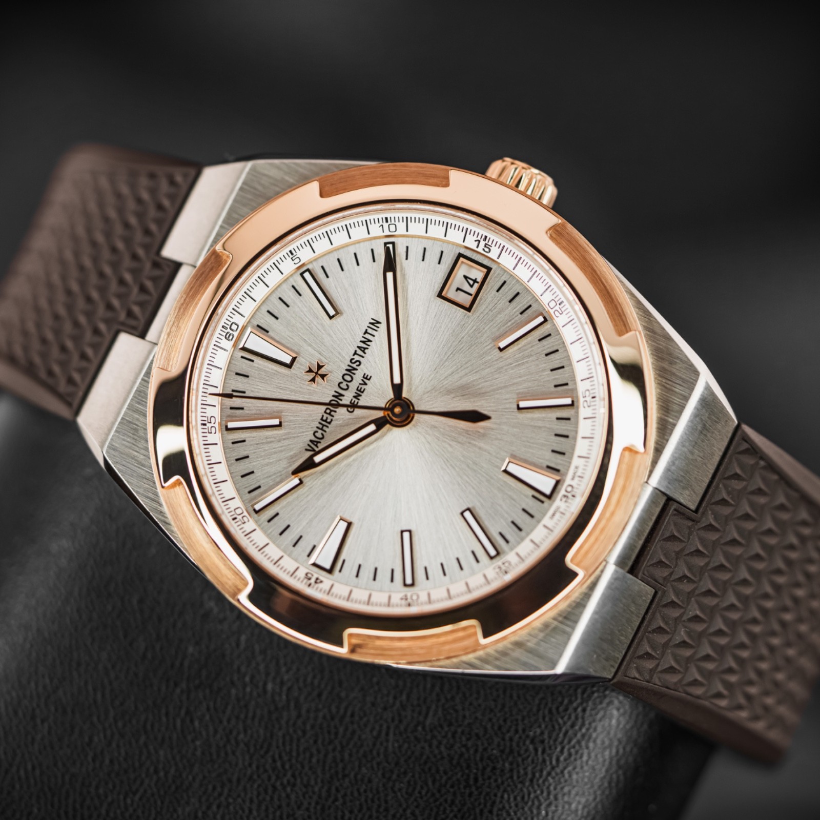 New Vacheron Constantin Overseas 41 Gold Silver Dial Complete 4500V/000M-B127