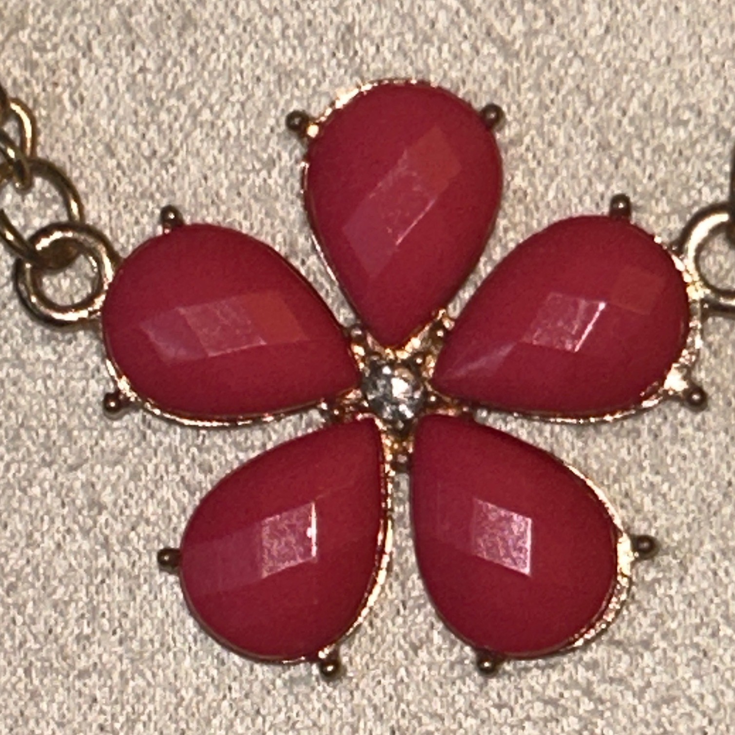 Gold Tone Pink Flower Pendant Necklace Faceted Stone Floral Y2K Jewelry