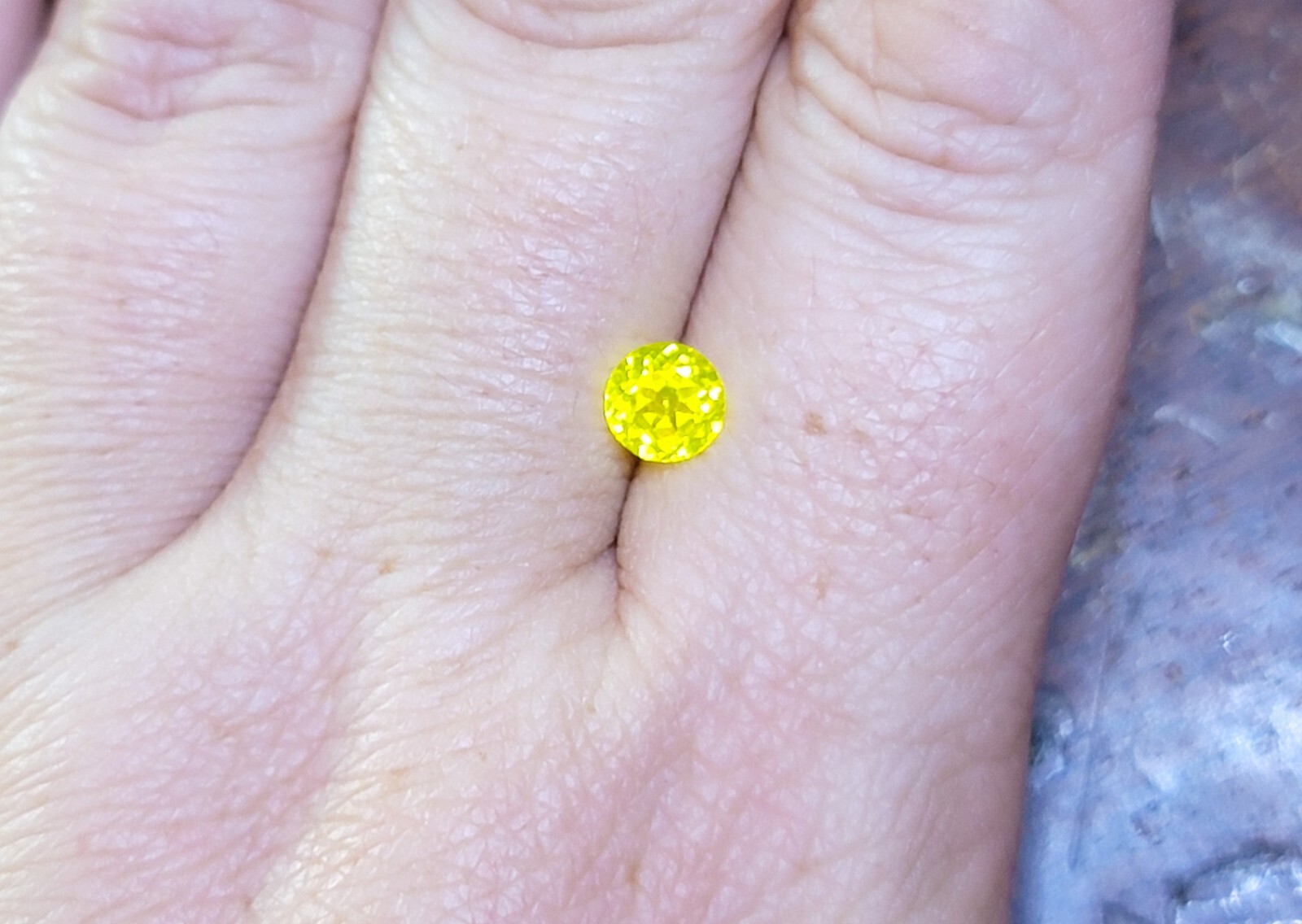 UV Yellow YAG Yttrium Aluminum Garnet 1.5ct Fluorescent Round Brilliant Cut Gem