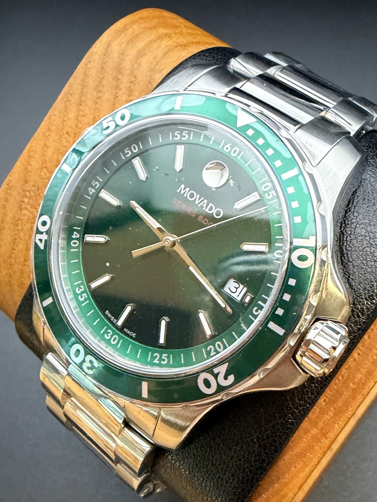 MOVADO Series 800 Green Dial Green Bezel 40mm Men’s Quartz Watch Model: #2600136