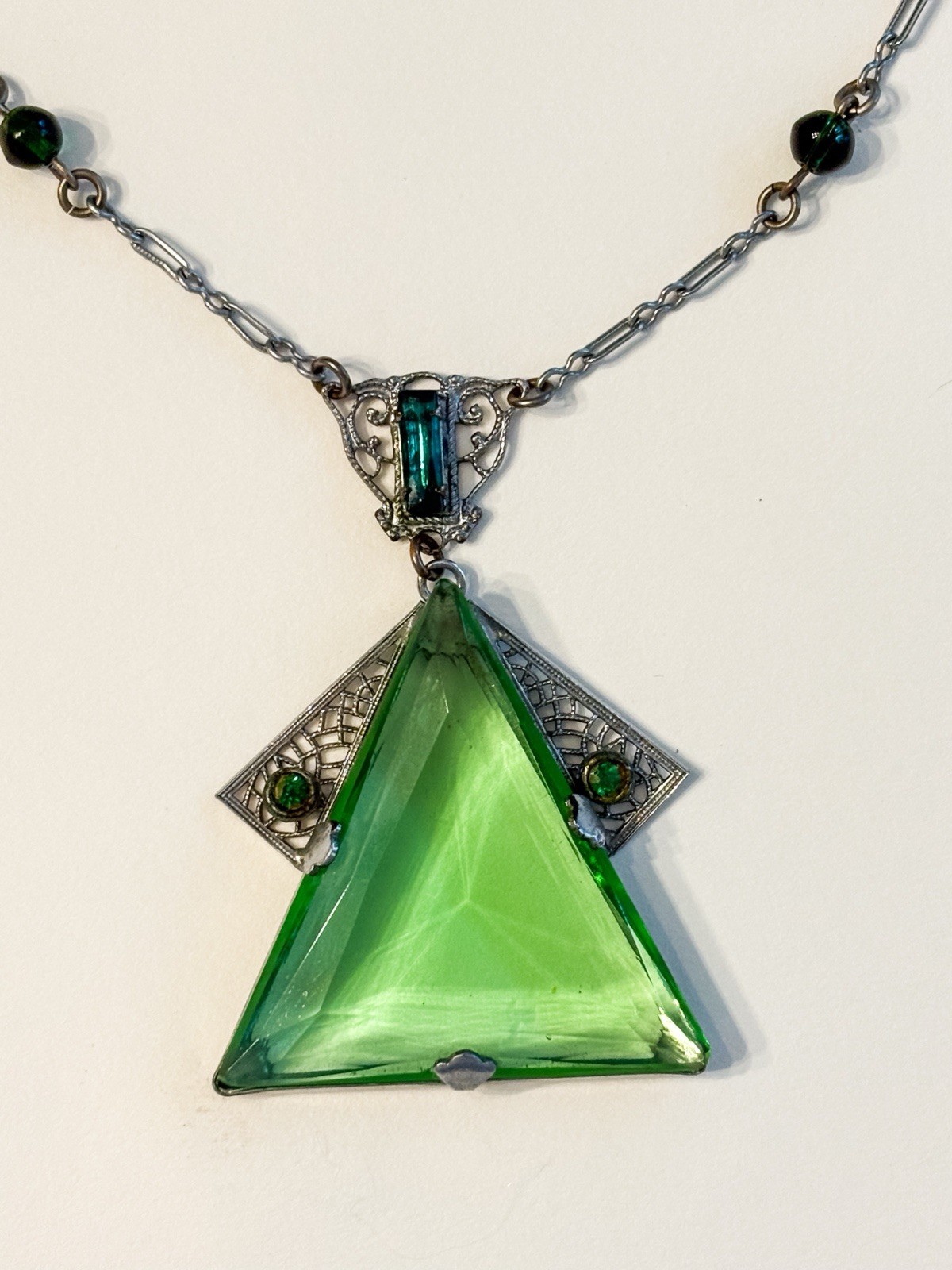 Vintage Art Deco Green Glass Geometric Pendant Necklace – Filigree 1920s/1930s