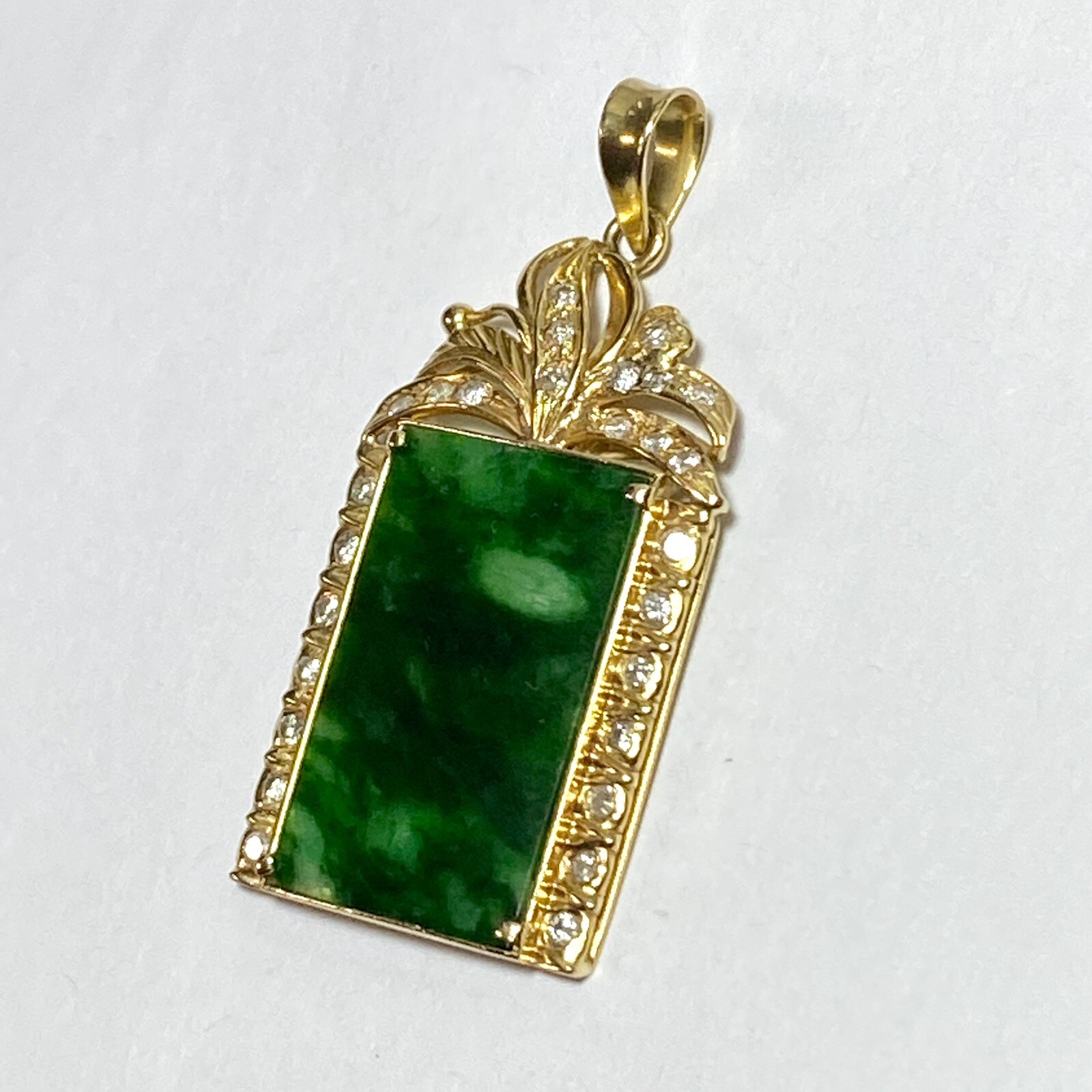18K Yellow Gold Jade 0.27ctw Diamond 35mm Pendant 6.1g