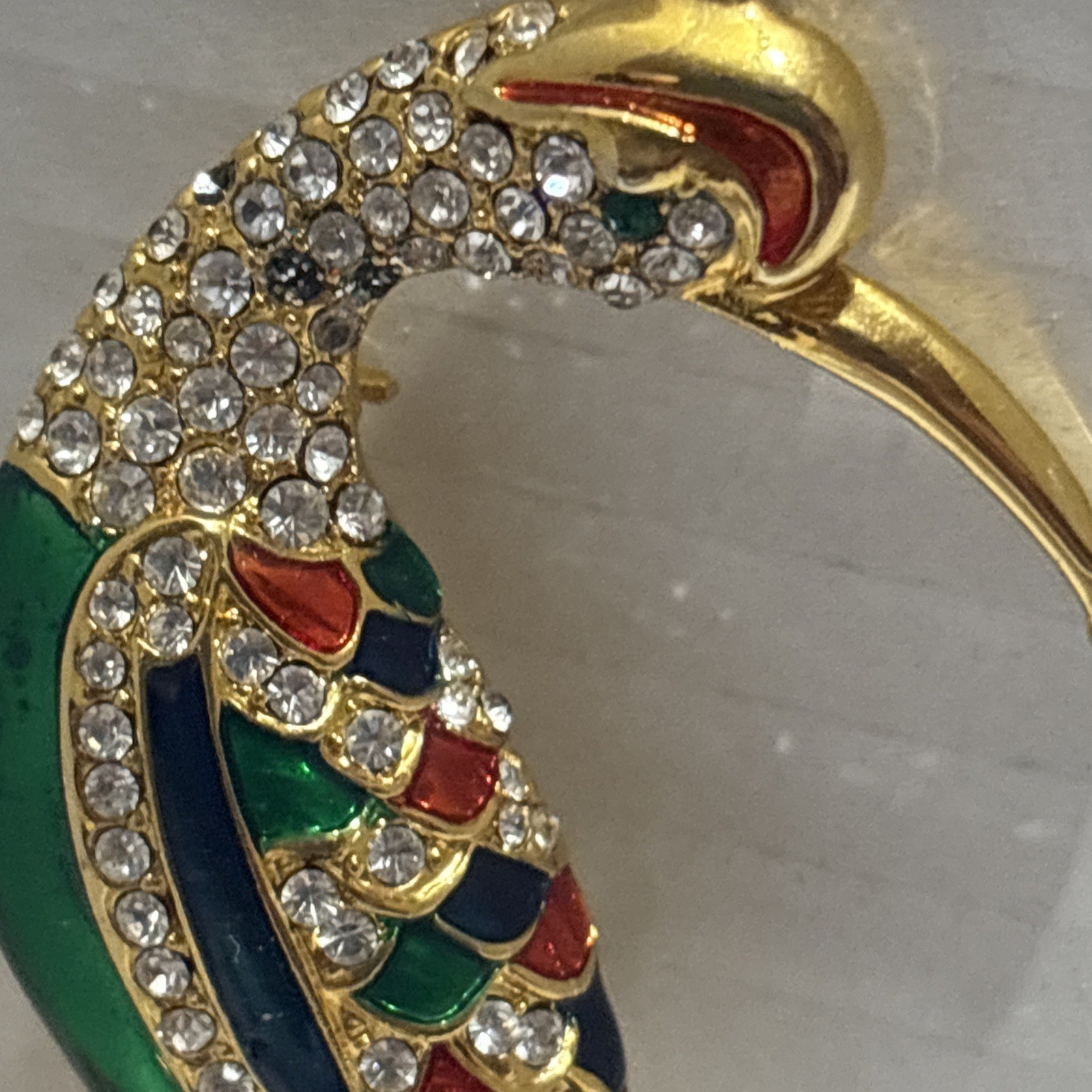 Vtg 1980s rhinestone enamel peacock paradise bird brooch