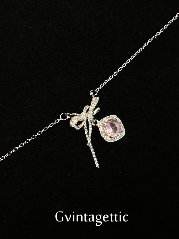 Vintage Bow Pendant Necklace for Women Dainty Retro Fashion Jewelry Gift