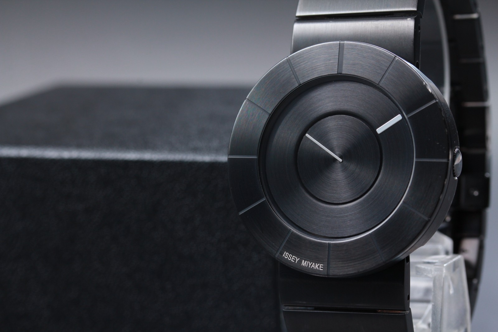 [Near MINT] ISSEY MIYAKE Tokujin Yoshioka designed Black Quartz Men’s Watch