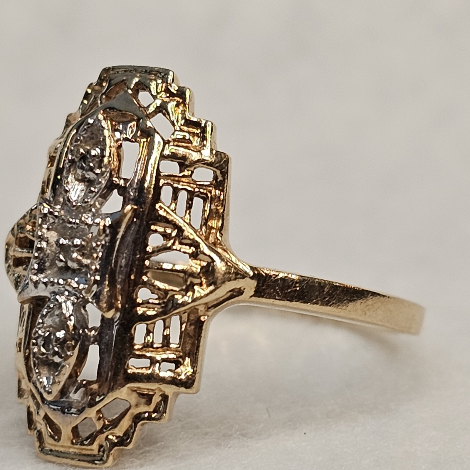 Vintage Art Deco 14K Gold Filigree Shield Ring • Diamonds • Size 6 • Navette…