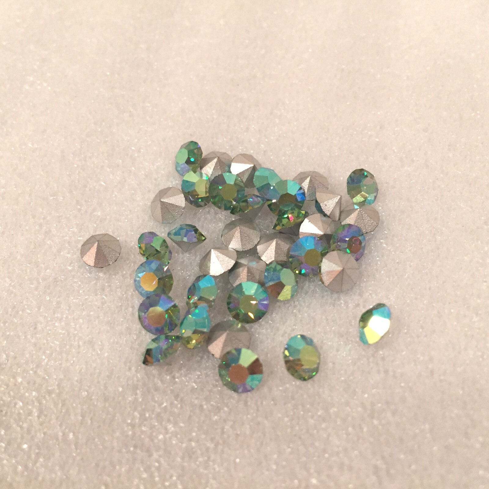 AN978 SS21 (4.7mm) Vintage Swarovski (from 60’s/70’s) peridot AB rhinestones(36)