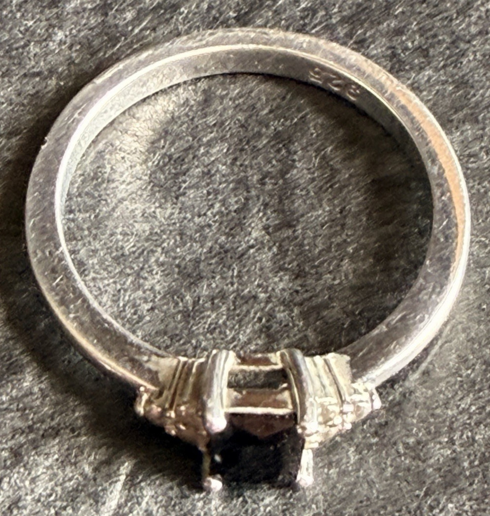 925 Sterling Silver Band Ring Black Stone Prong Set 925 stamp size ~7
