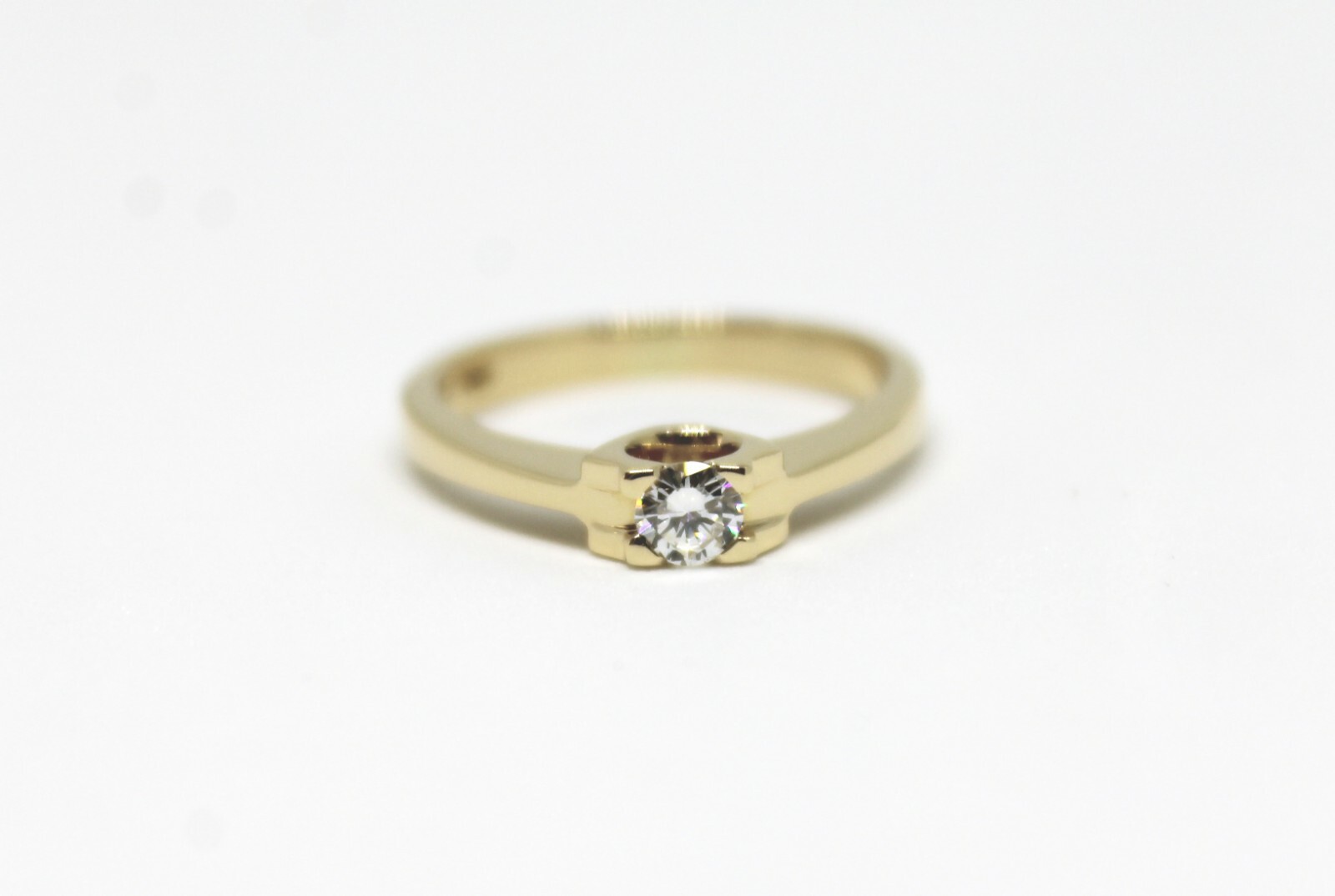 Estate Natural Diamond 18K 750 YG Solitaire Engagement ring 0.21ct H-I VS2 SI1