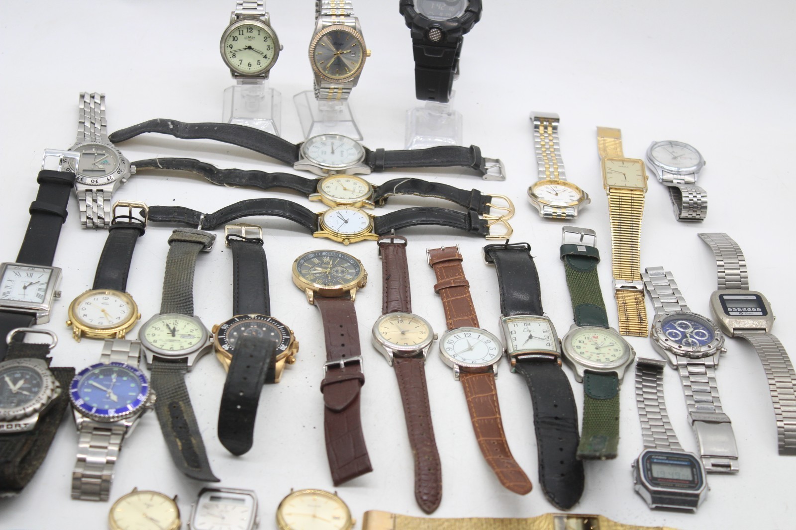 30 x Vintage Gents Quartz Wristwatches Inc. Pulsar, Lorus, Seiko, Swatch, etc.