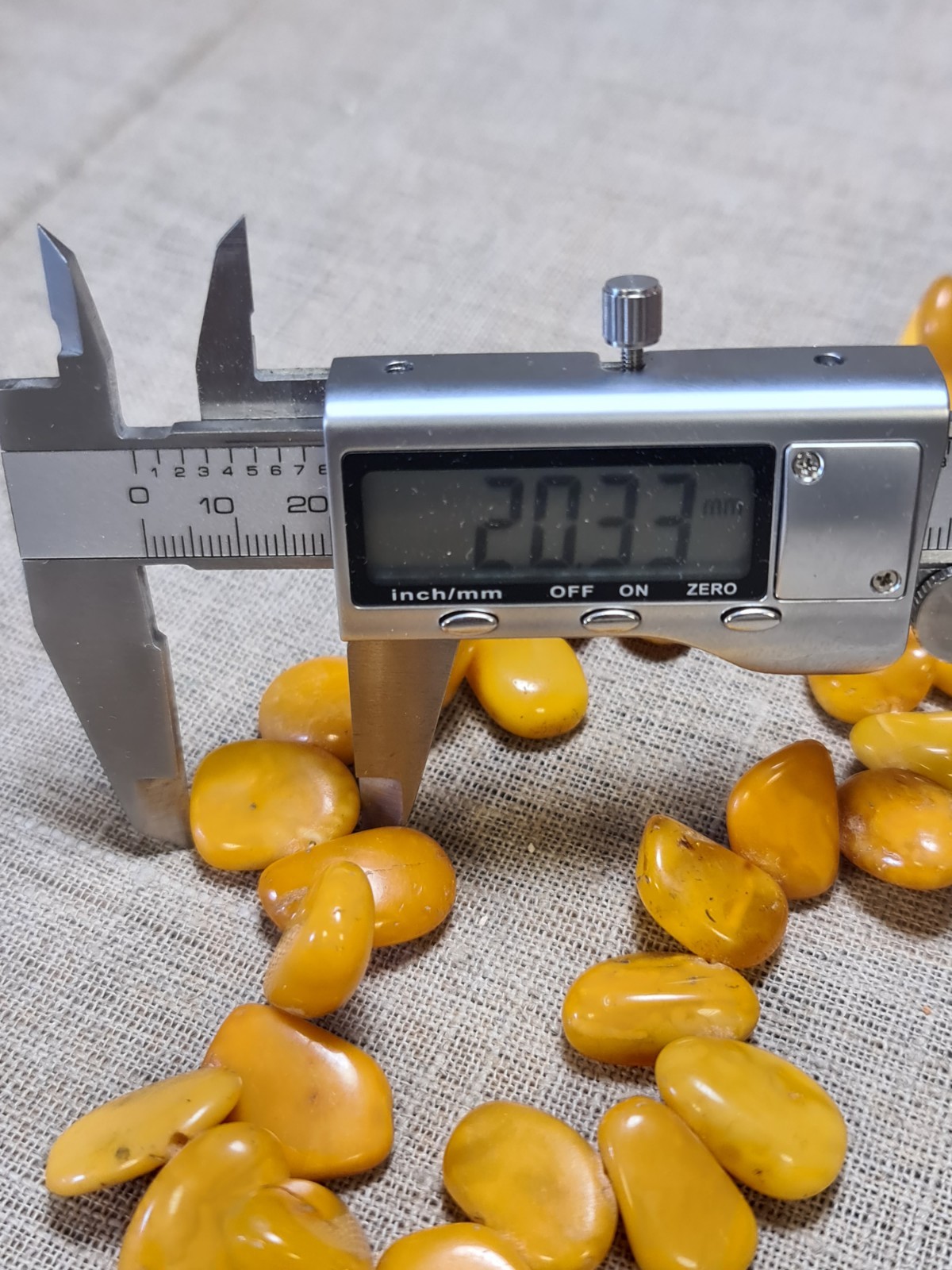 Amber old antique, egg yolk. Necklace, beads 60 grams . Women’s vintage jewelry.