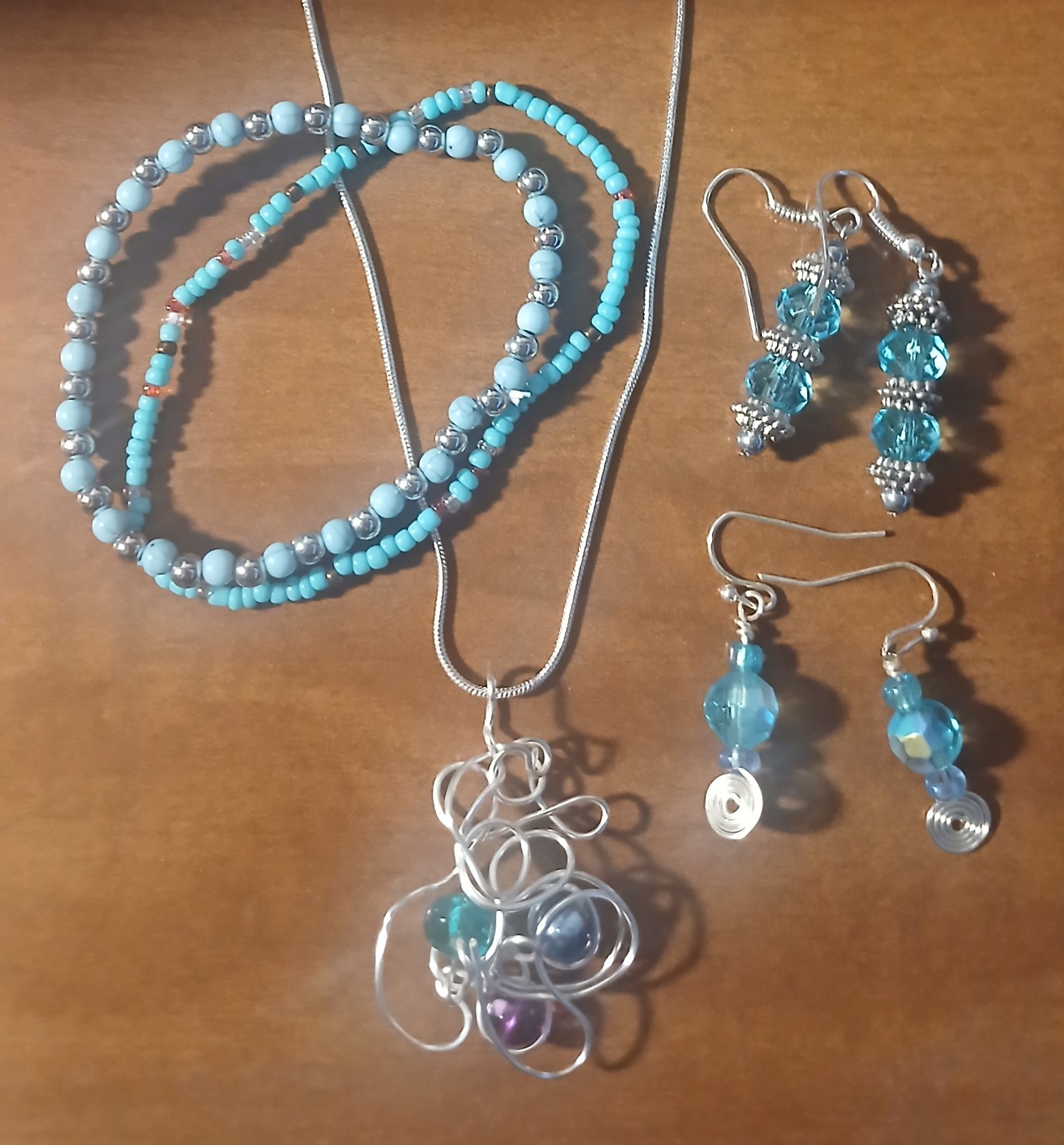 3 piece jewelry/ turquoise bead bracelet/earrings/wire wrap crystals necklace