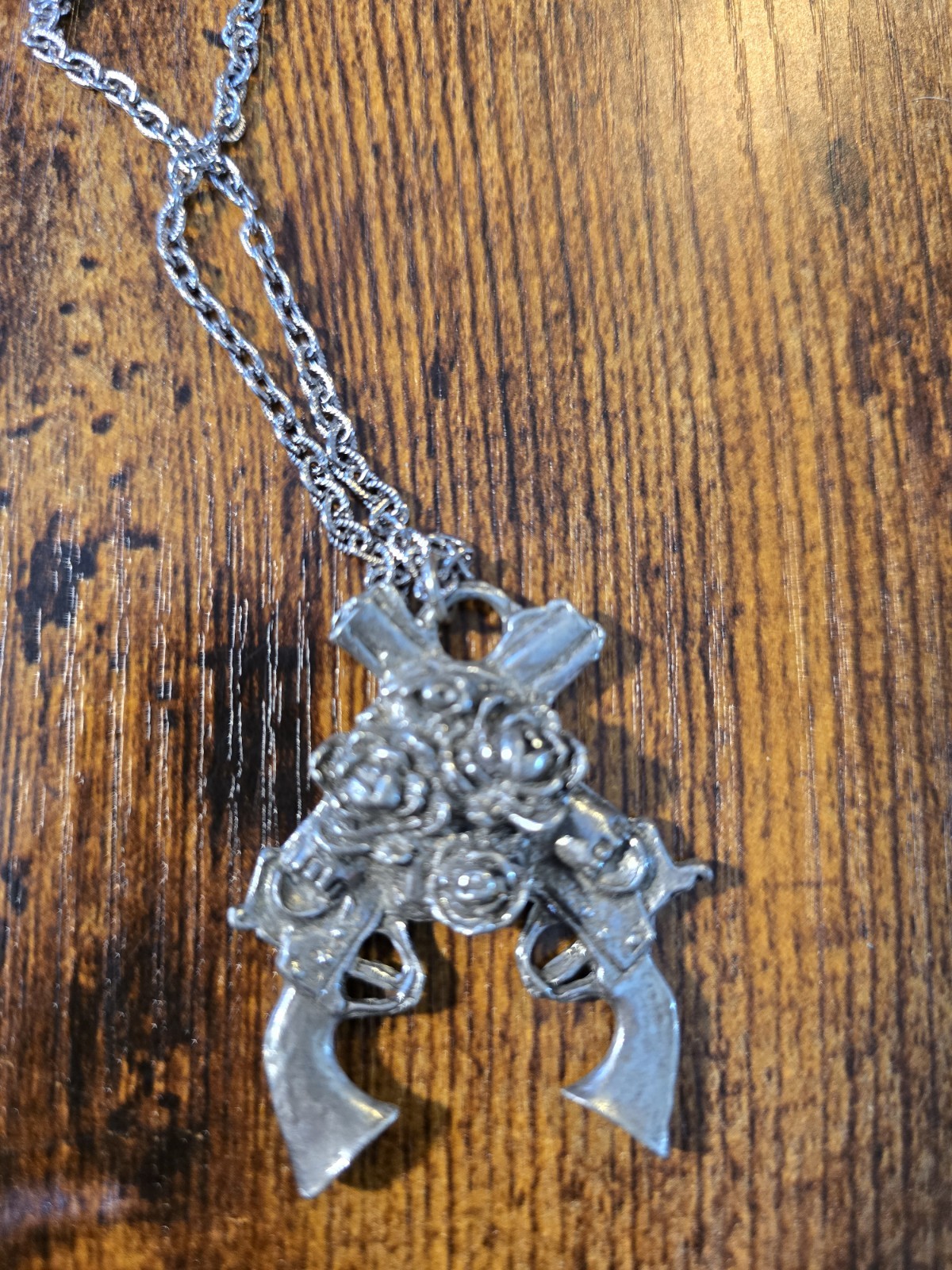 GUNS N ROSES SLASH AXL ROCK & ROLL MUSIC PEWTER PENDANT & NECKLACE