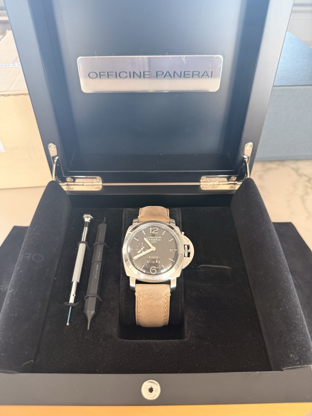 Panerai Luminor 1950 8 Days GMT Pam00233 44MM