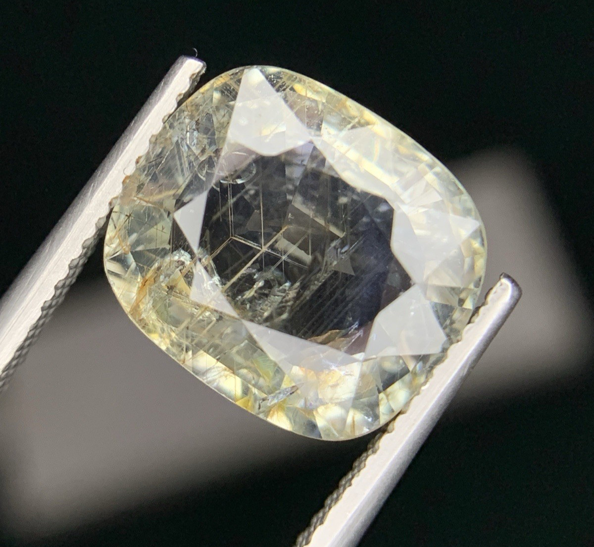 No Heat Stunning 8.3 carats Sapphire from Africa 12.3×10.8×5.8mm Cushion Cut