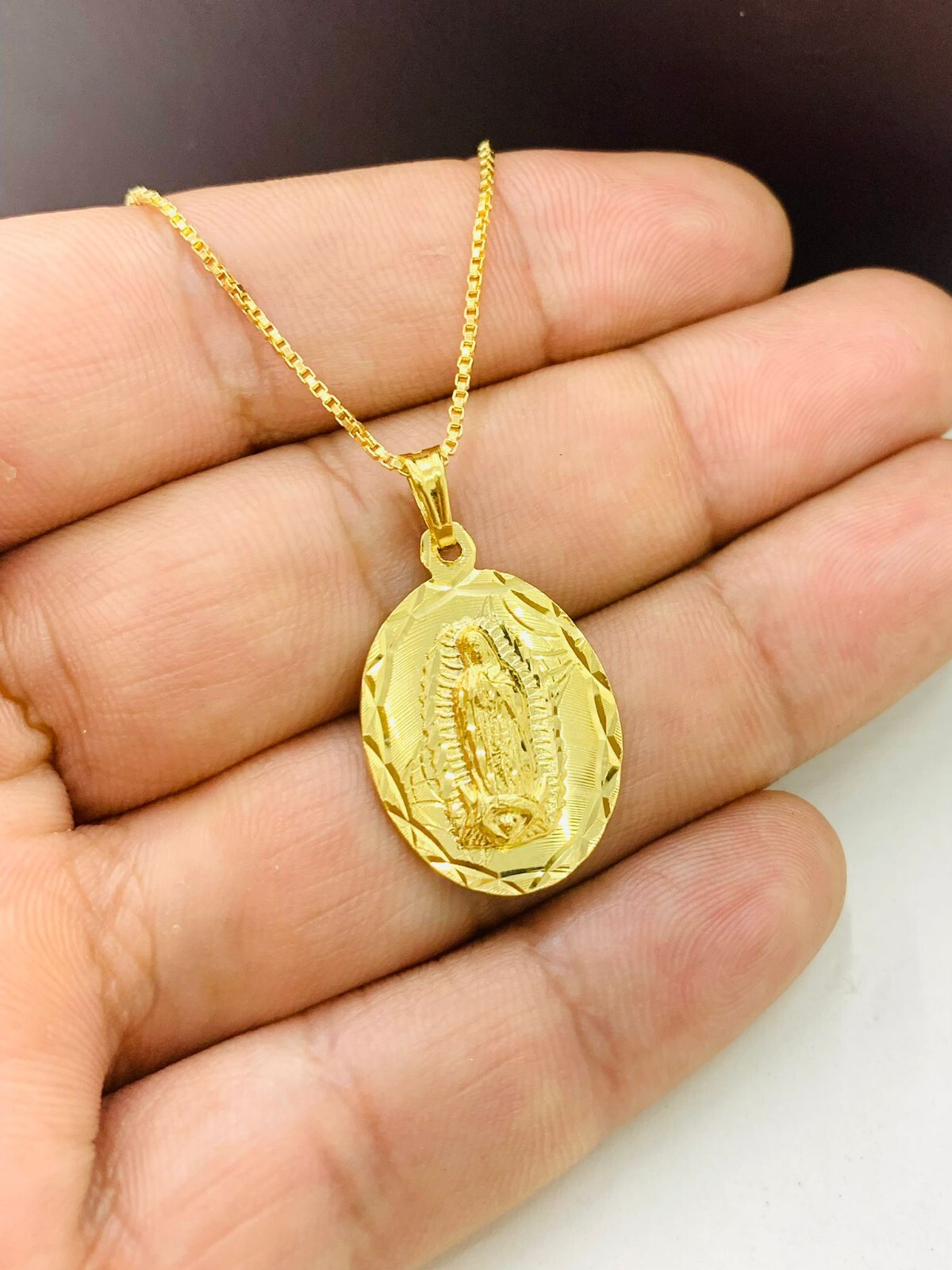 Medalla de La Virgen de Guadalupe 14k Gold F for Womens Mens 26×18 Box Chain 20″