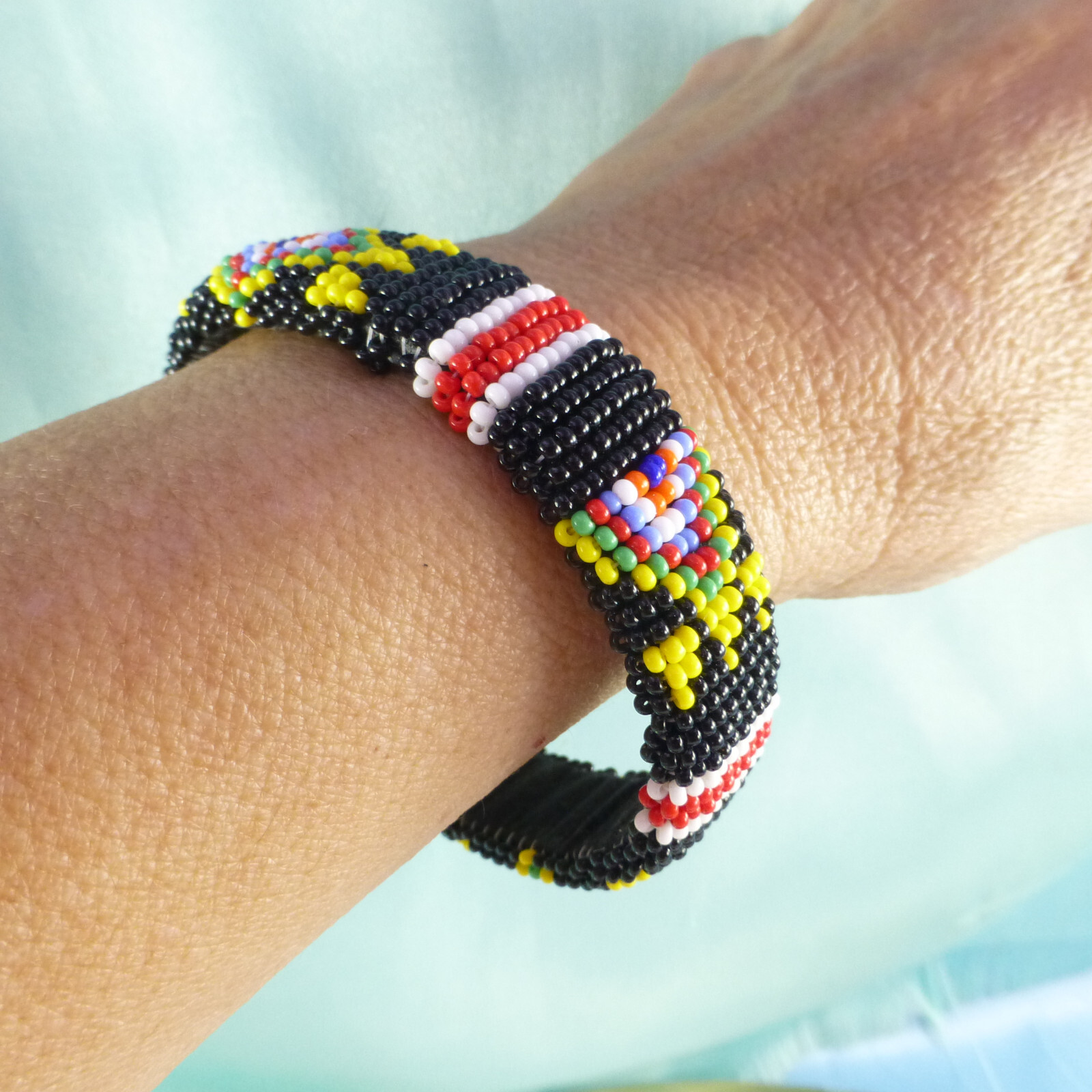 Pretty Southwestern Style Beaded Bangle Bracelet Black Yellow Red Multi Color