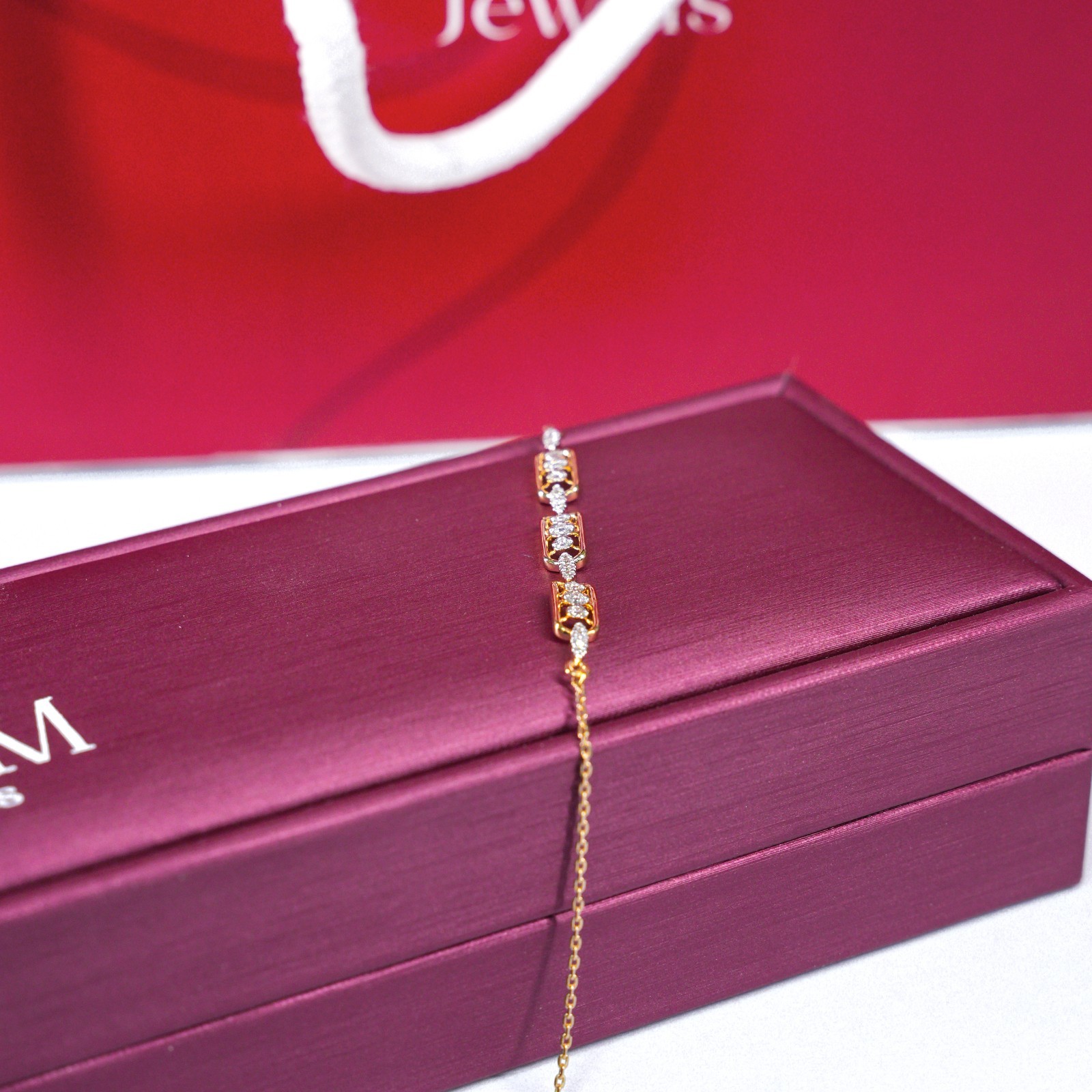 18 KARAT DIAMOND BRACELET | NATURAL DIAMOND | LIGHTWEIGHT | IGI CERTIFIED