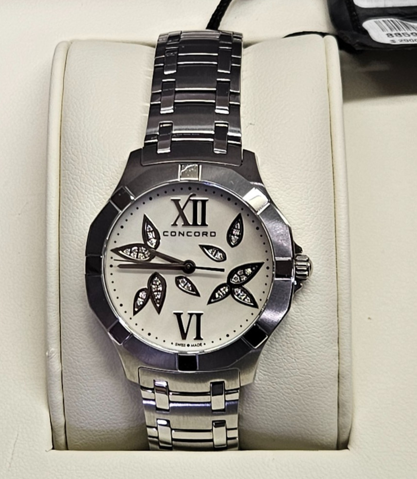 Concord Saratoga Lady Diamond Petal 31mm Watch $2900 Retail