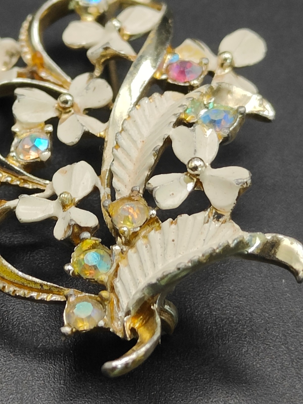 Vintage White Enamel Floral Brooch Gold Tone Aurora Borealis Pin 5cm