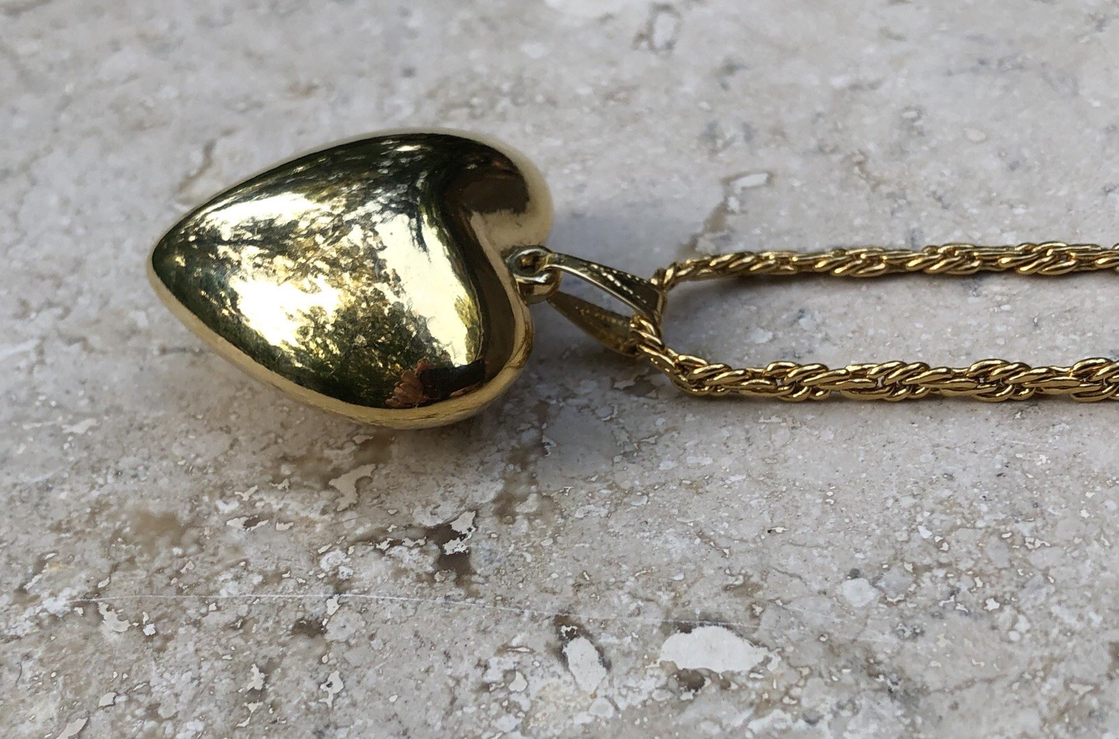 ✨💛VINTAGE Signed TRIFARI Gold Tone PUFFED HEART Pendant NECKLACE 17+” | Estate
