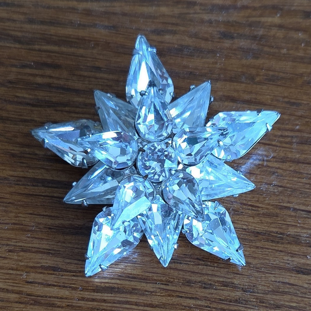 Star Brooch Pin Silver Tone Clear White Crystal Rhinestone Prong Set Pin Back