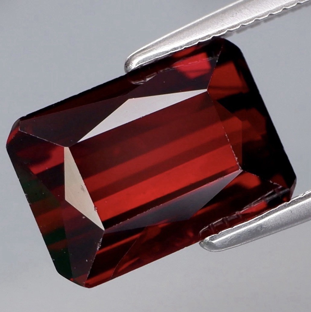 4.56Ct.Attractive Color! Natural Red Mozambique Garnet Africa Perfect Shape
